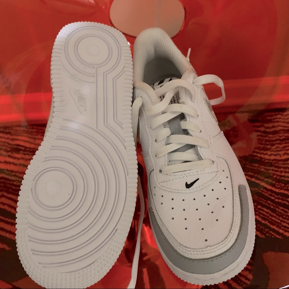 Boys Nike sz 1